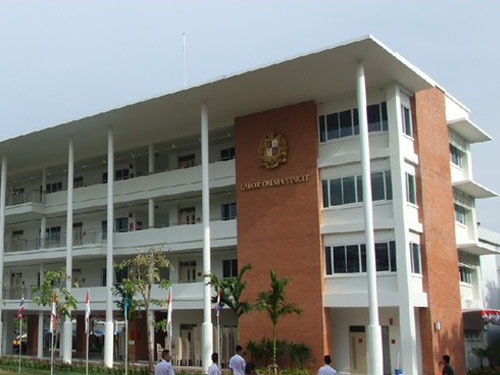 อาคารเรียนมัธยมปลายสูง 4 ชั้น โรงเรียนอัสสัมชัญธนบุรี